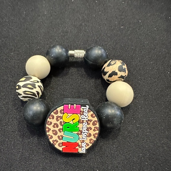 @Meranda_p_13 Badge Reels, Pens etc - Picture 4 of 10